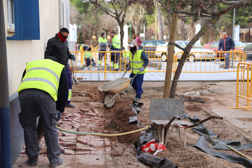 Obras acerados Avenida Parque de Manzanares