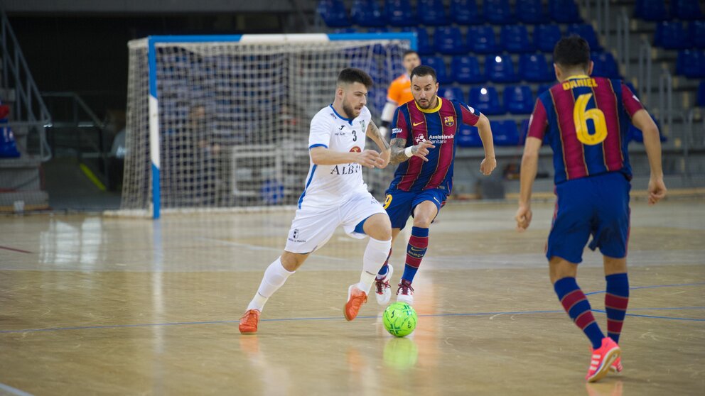 Catela atacando en el Barça 3-0 Viña Albali

Foto: Ernesto Aradilla