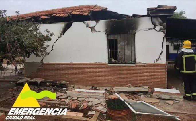 Casa de campo incendiada