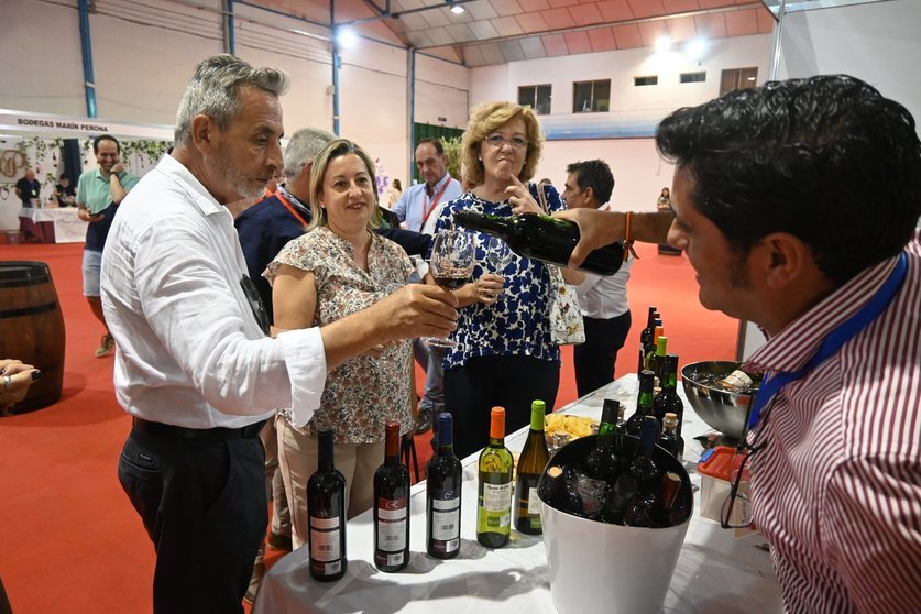 Autoridades en Túnel del Vino 2022