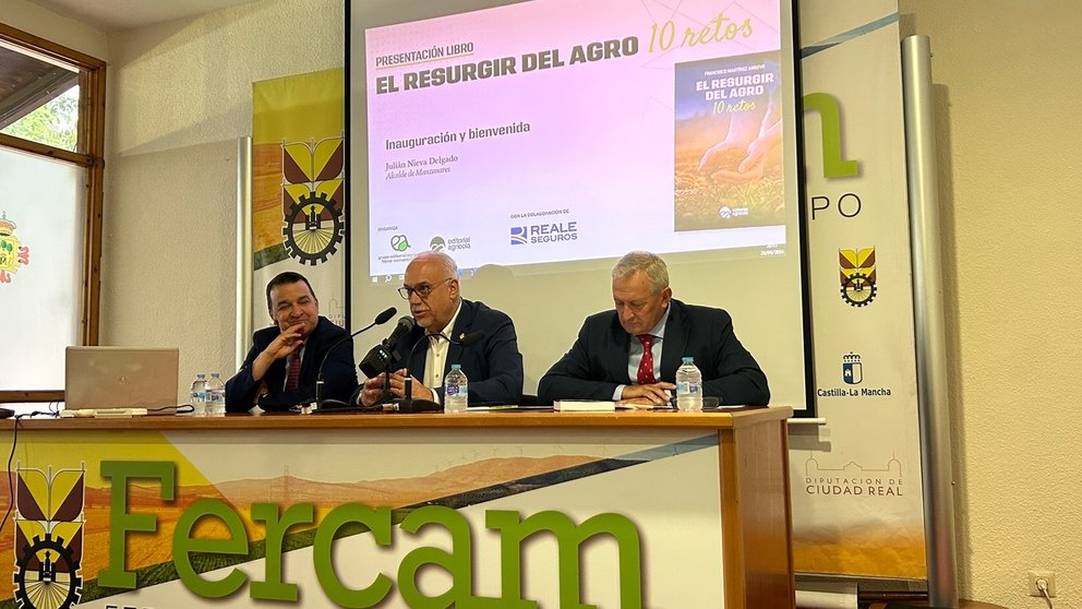 Presentación del libro El resurgir del agro de Francisco Martínez Arroyo (1)