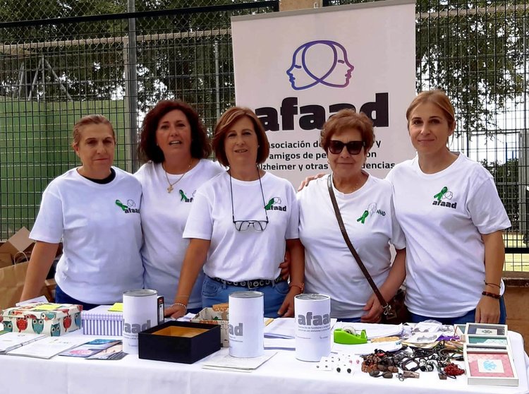 AFAAD mesa informativa en el mercadillo