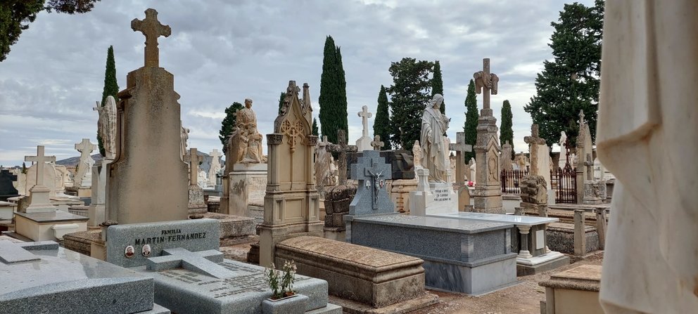 CEMENTERIO VALDEPEÑAS