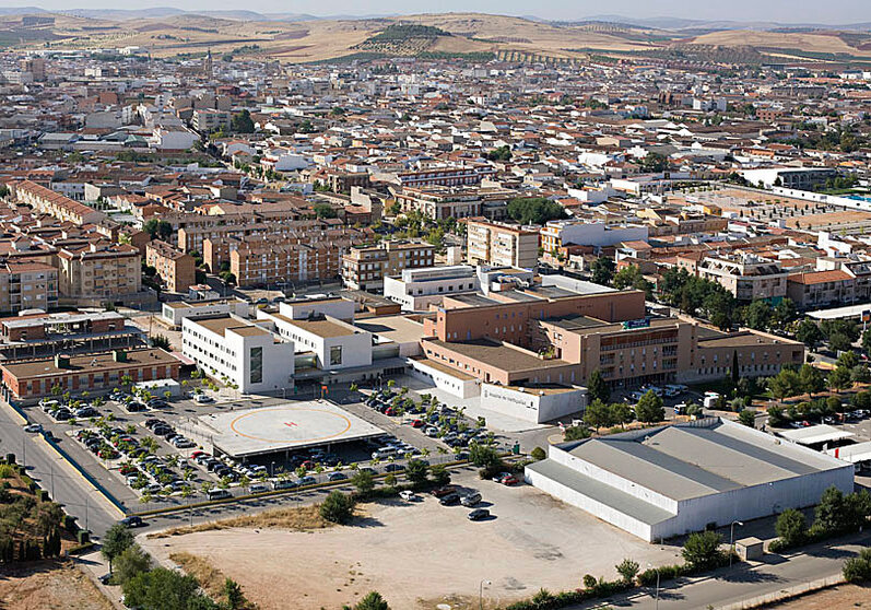 29-12-2009.-  Imagen aérea del Hospital de Valdepeñas (Ciudad Real), al que el Gobierno de Castilla-La Mancha va a dotar de una nueva cocina. (Foto: JCCM)