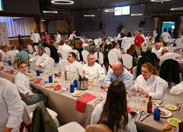 DIPUTACION EN COMIDA DE ASAMBLEA DE EUROTOQUES (1)