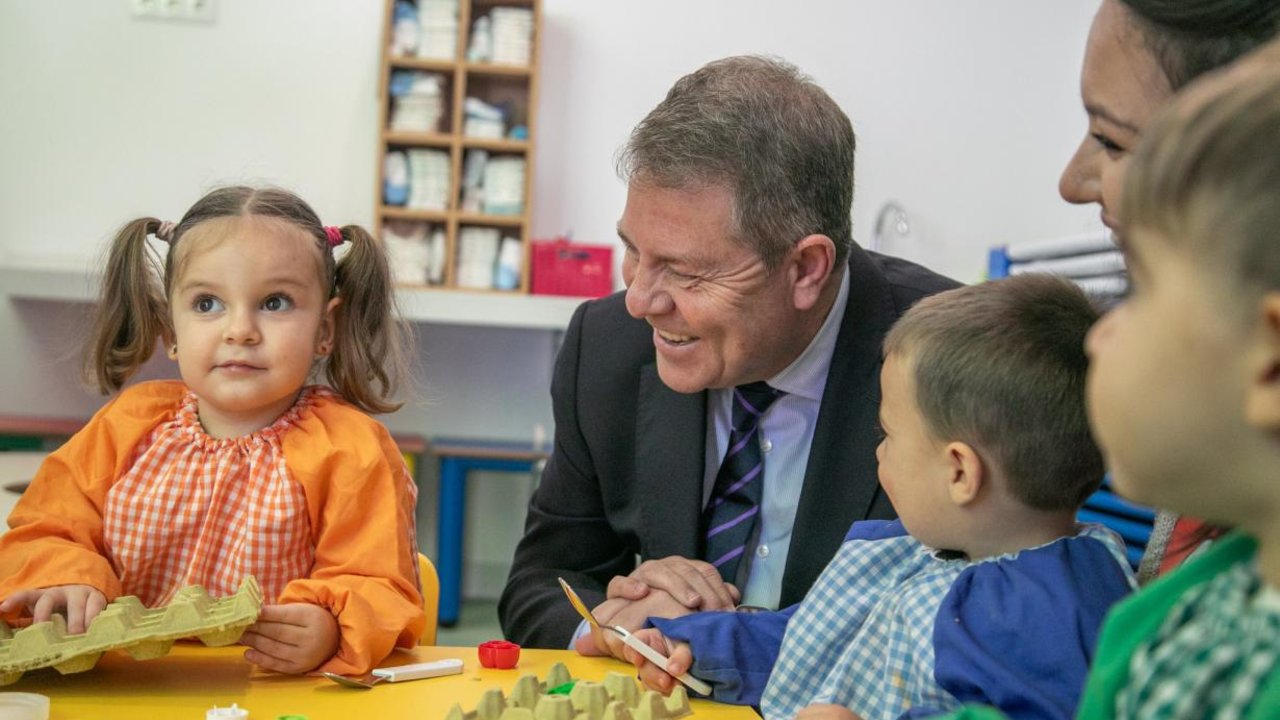 García Page en la Escuela Infantil de San Carlos del Valle